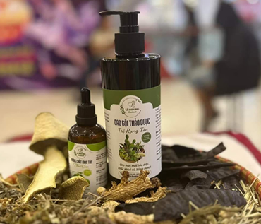 Bình Dị Để Yêu – Khi bức tranh trở thành nhịp cầu tri ân phụ nữ Việt